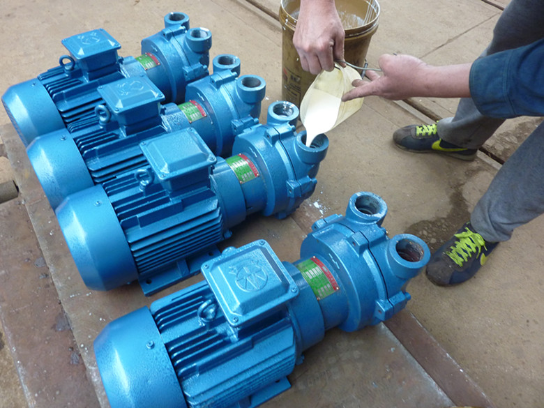 佛真還為2BVF水環(huán)式真空泵特制防銹潤滑液 使防銹效果更好、轉(zhuǎn)動更加流暢，效果更好！