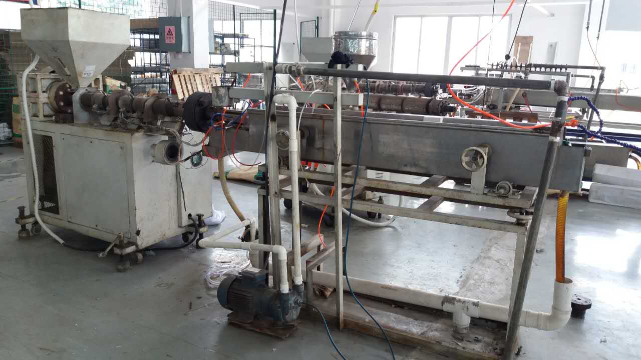 擠出機水環(huán)式真空泵使用現(xiàn)場